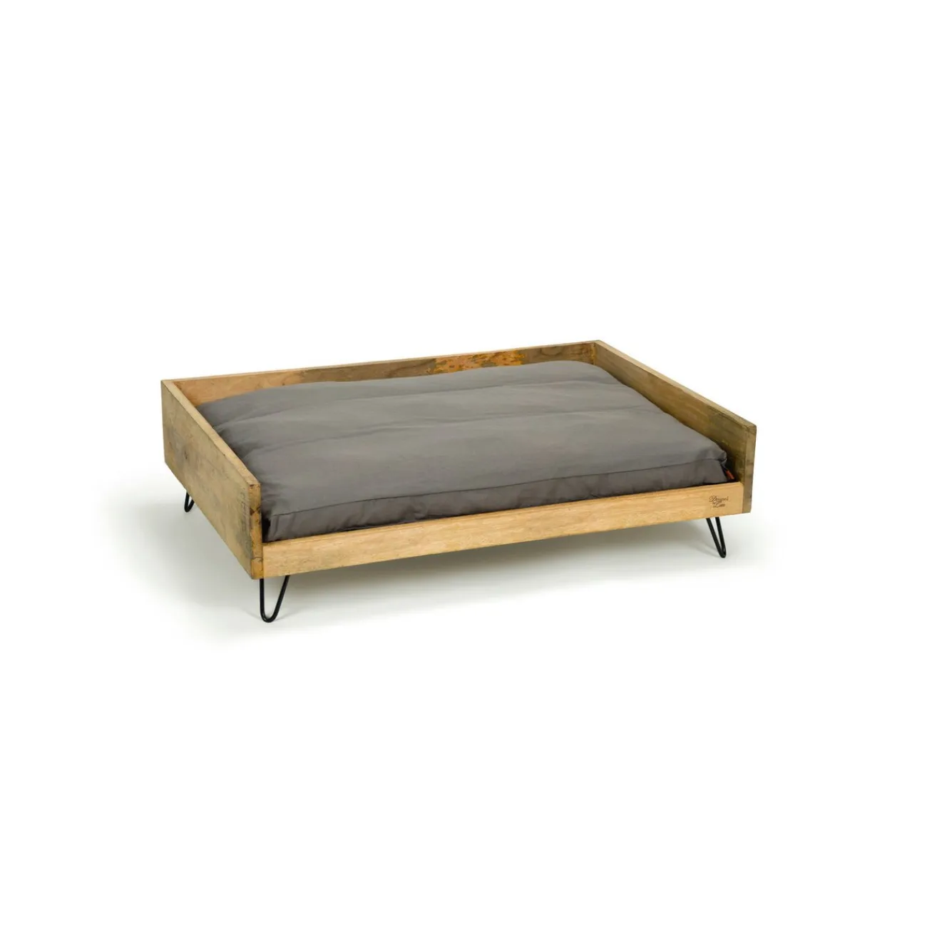 Designed By Lotte Designed By Lotte Katzenzubehör | Hundeschlafplätze- Holzbett für Hunde Turana braun