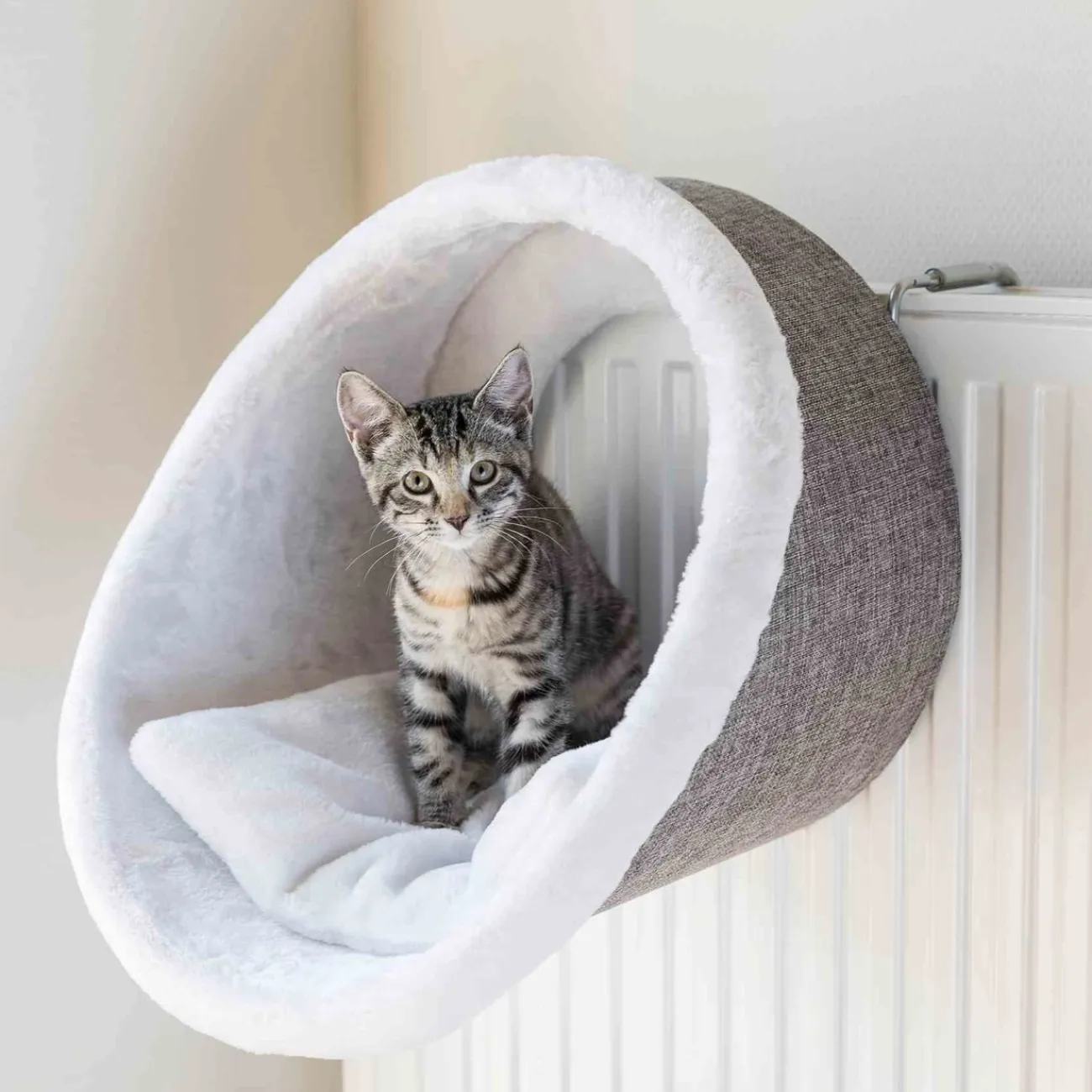 TRIXIE Katzenhäuser | Heizungsliegen- Katzen Hängehöhle für Heizkörper weiss